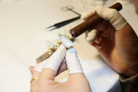 Custom presson nail service (2)