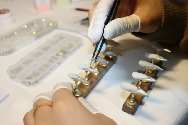 Custom presson nail service (3)