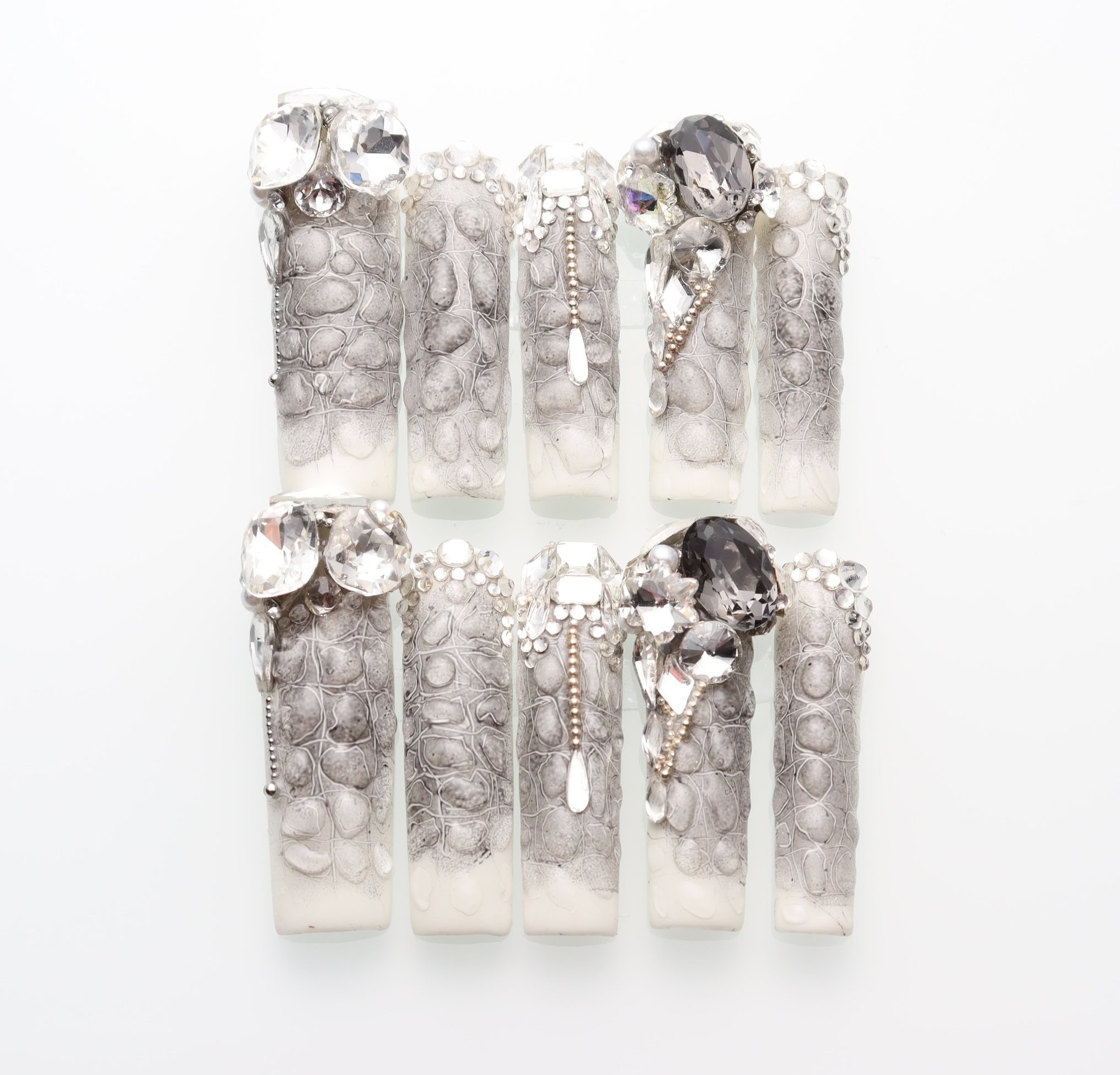 Press on nails 1830