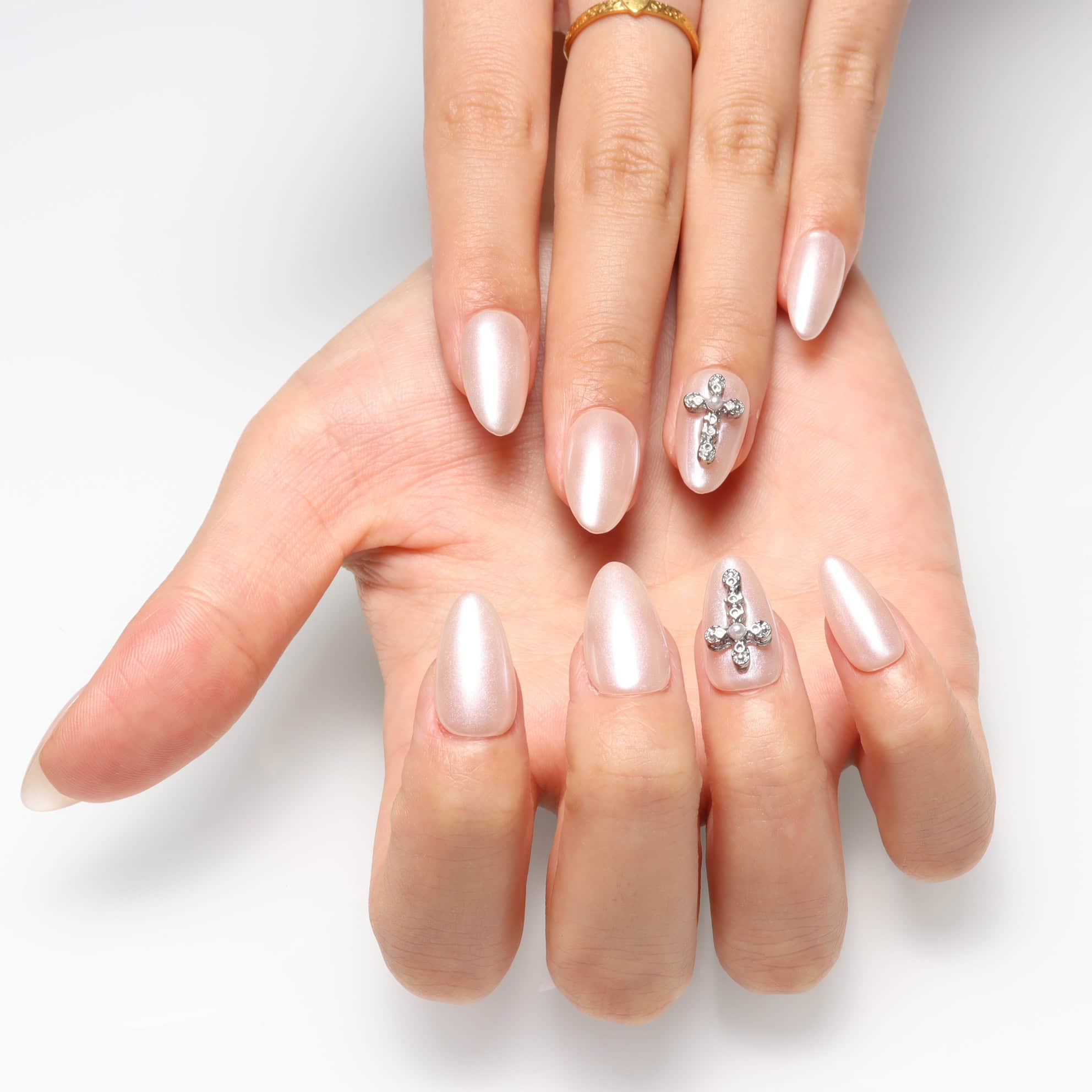 Press on nails 2040