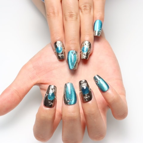 Press on nails 2528