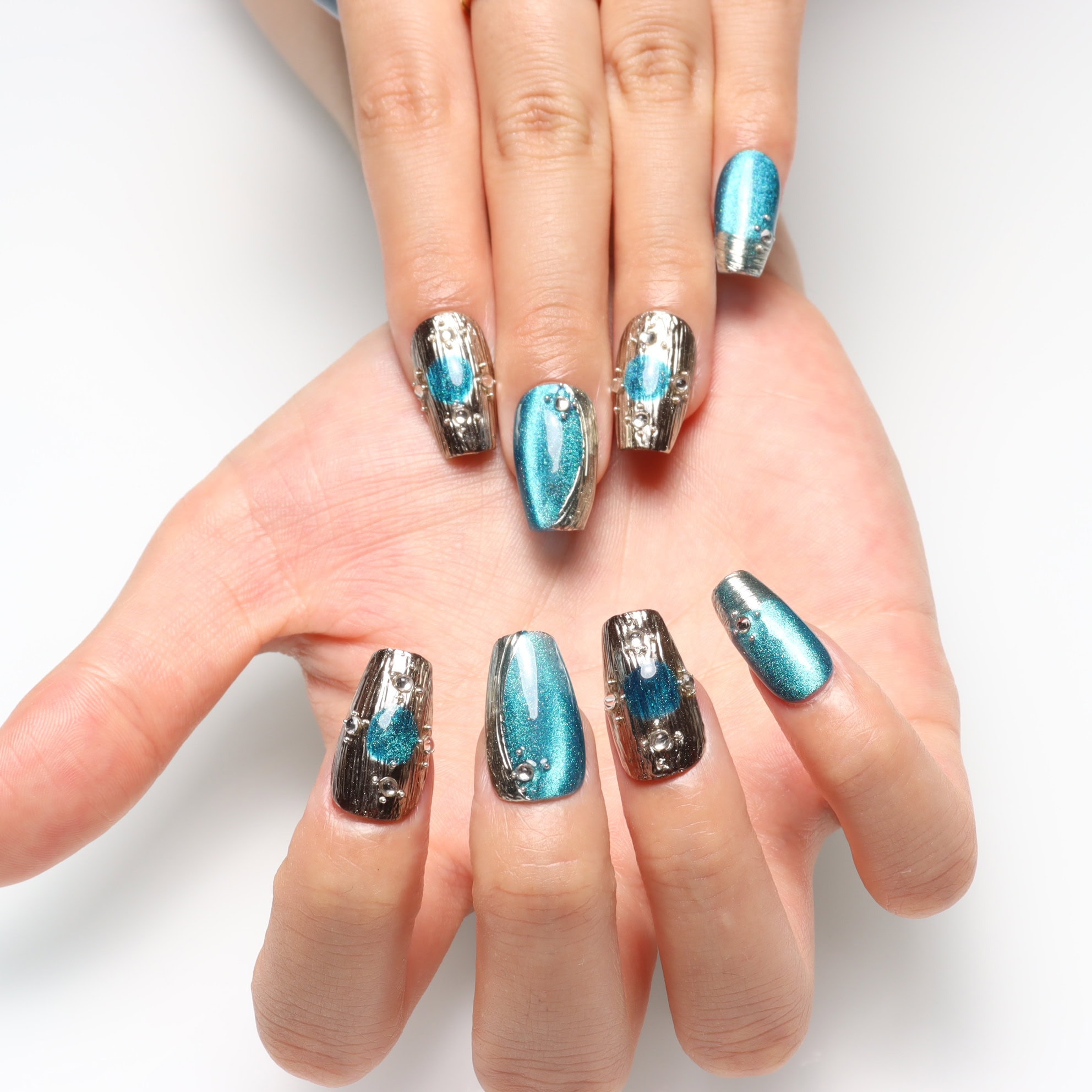 Press on nails 2528