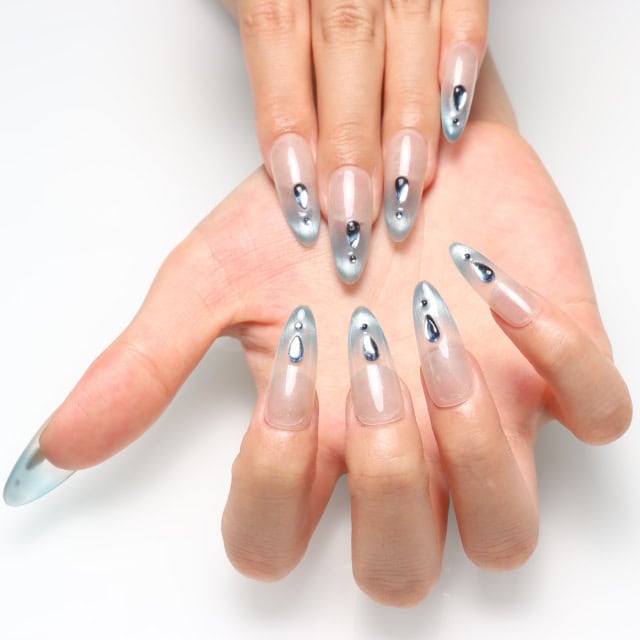 Press on nails 2568